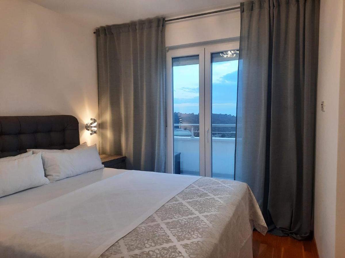 Apartment Anny De Luxe With Sea View ماكارسكا المظهر الخارجي الصورة