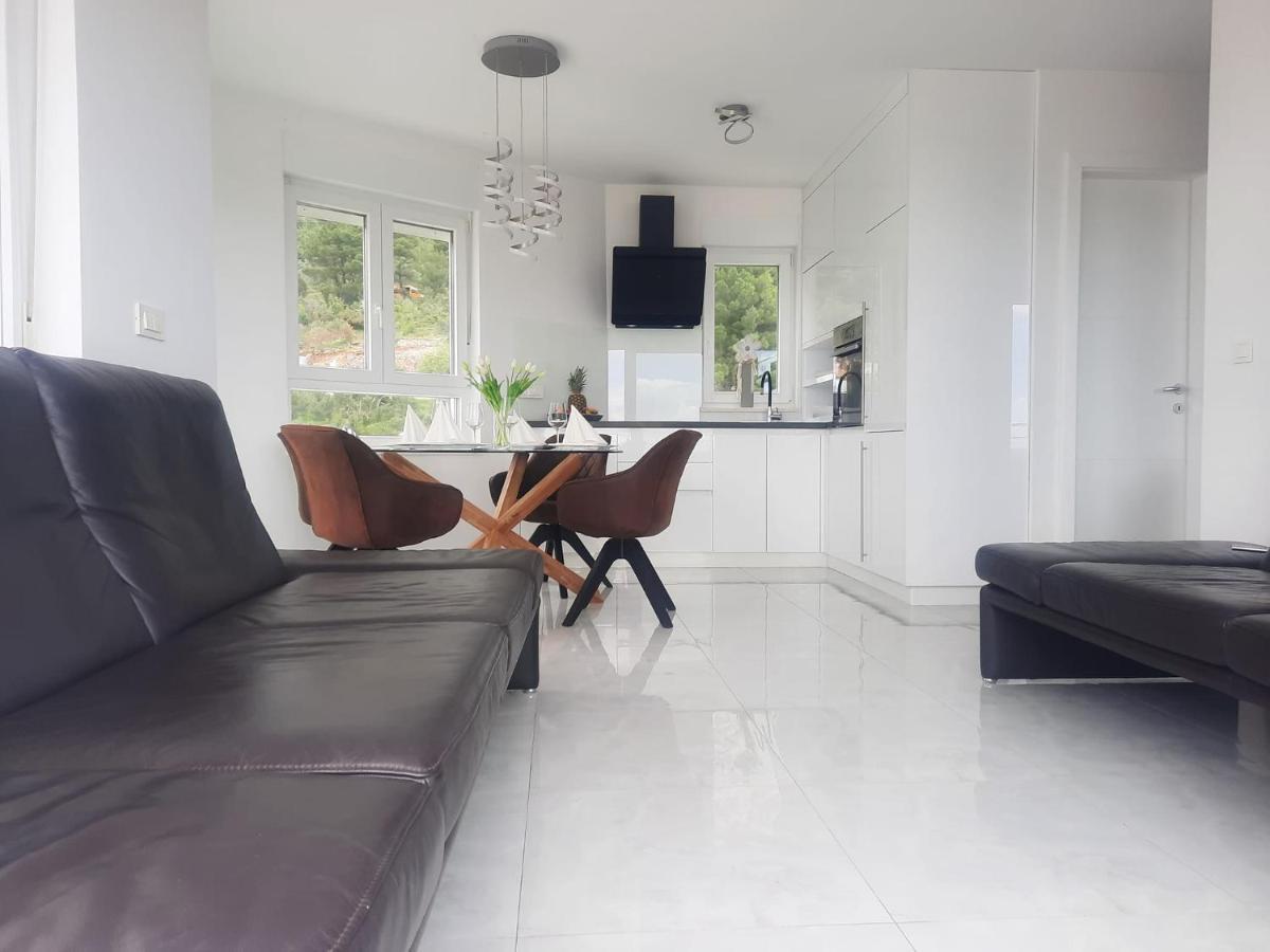 Apartment Anny De Luxe With Sea View ماكارسكا المظهر الخارجي الصورة